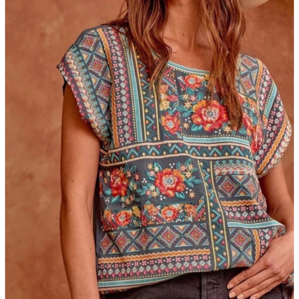 Savanna Jane Boho Floral EMBROIDERED CAP SLEEVE TOP, Women Size Small